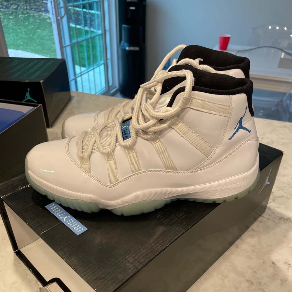 Jordan 11 Columbia